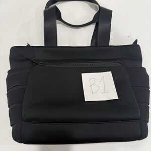 Simply Vera Wang Womens Shoulder Bag Black Spacious Zipper Medium Sized Purse